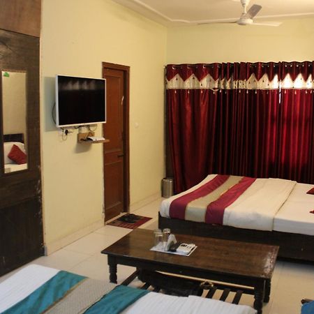 Hotel Diamond Leaf Chandīgarh Esterno foto