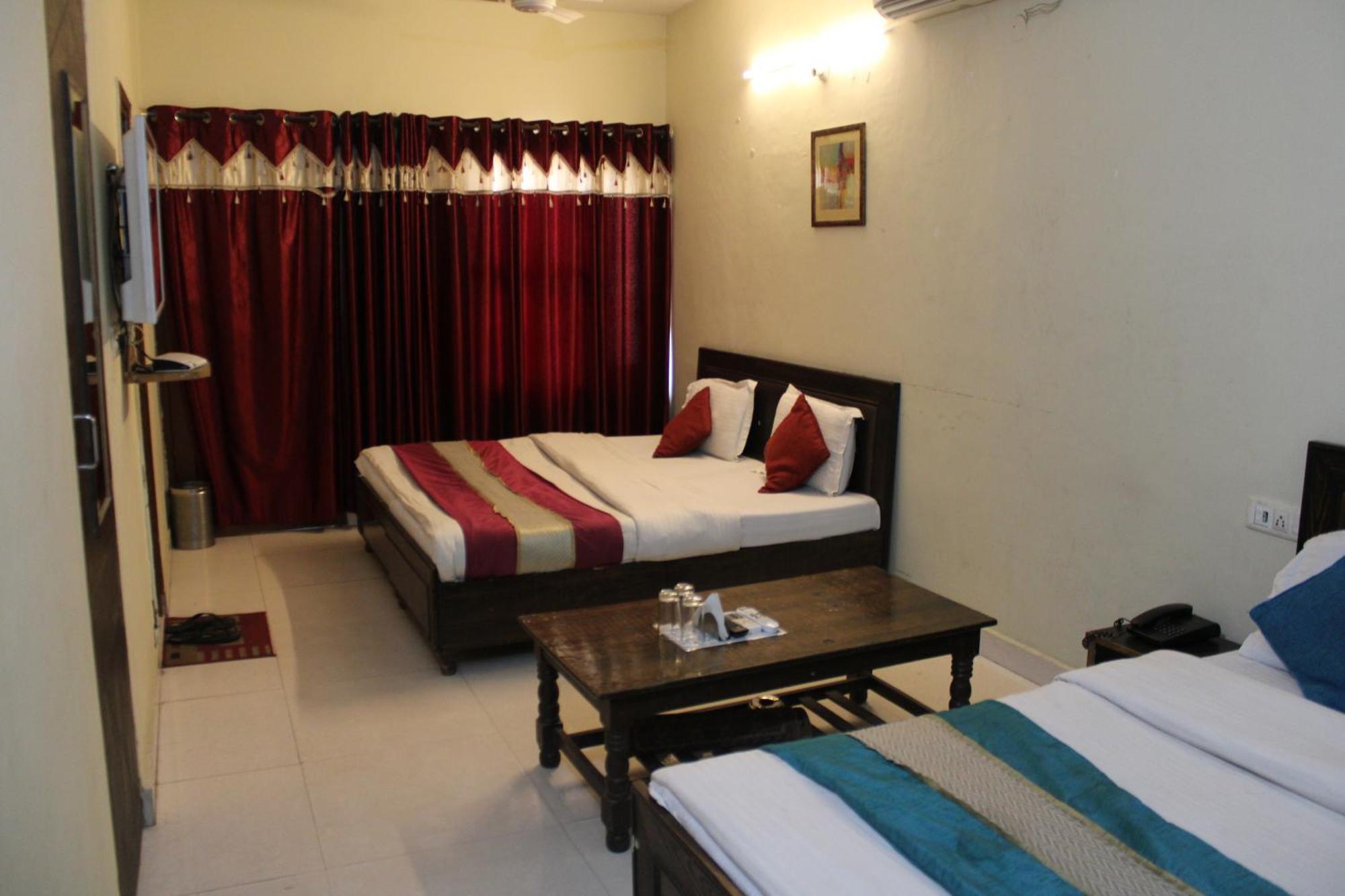 Hotel Diamond Leaf Chandīgarh Esterno foto